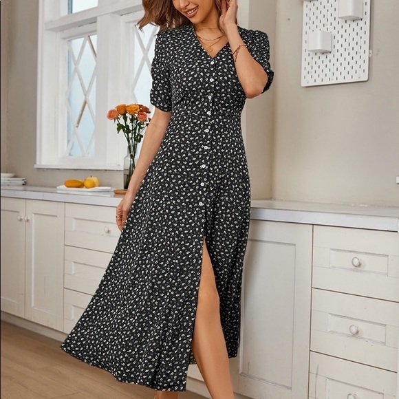 Cupshe Dresses Cupshe Diza Vneck Half Sleeves Ditsy Ashape Dress